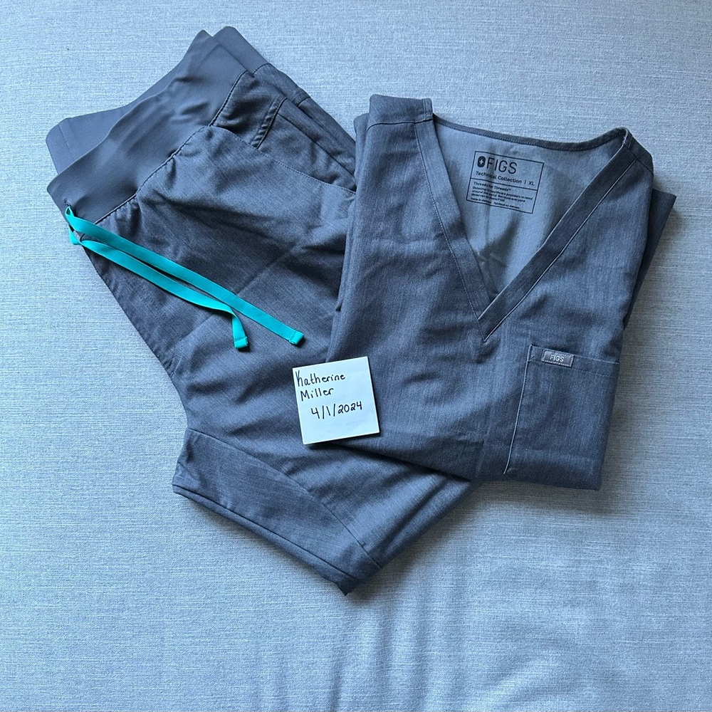 XL Graphite Figs Scrub Set